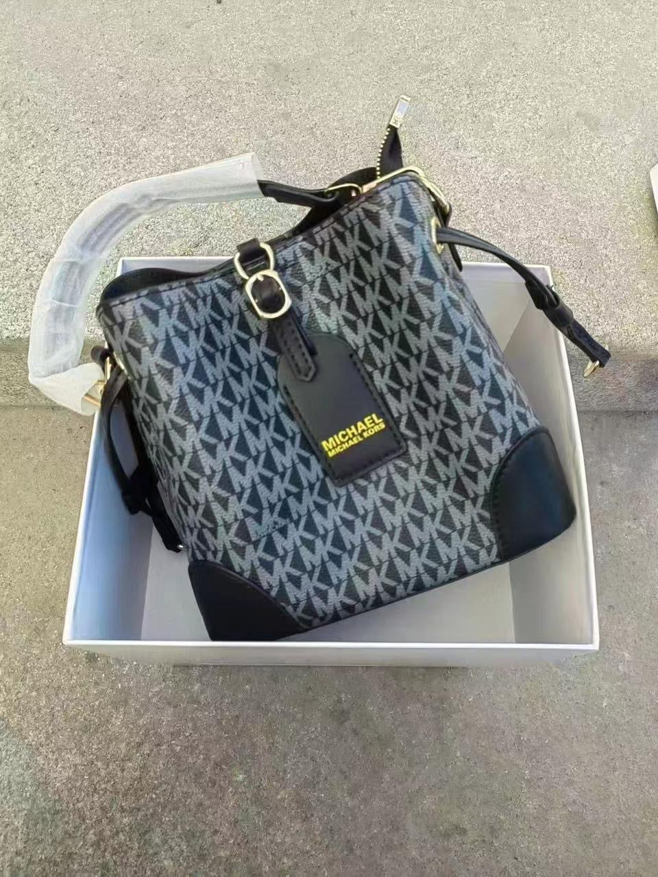 Michael Kors Bag Mercer Small Logo Bucket