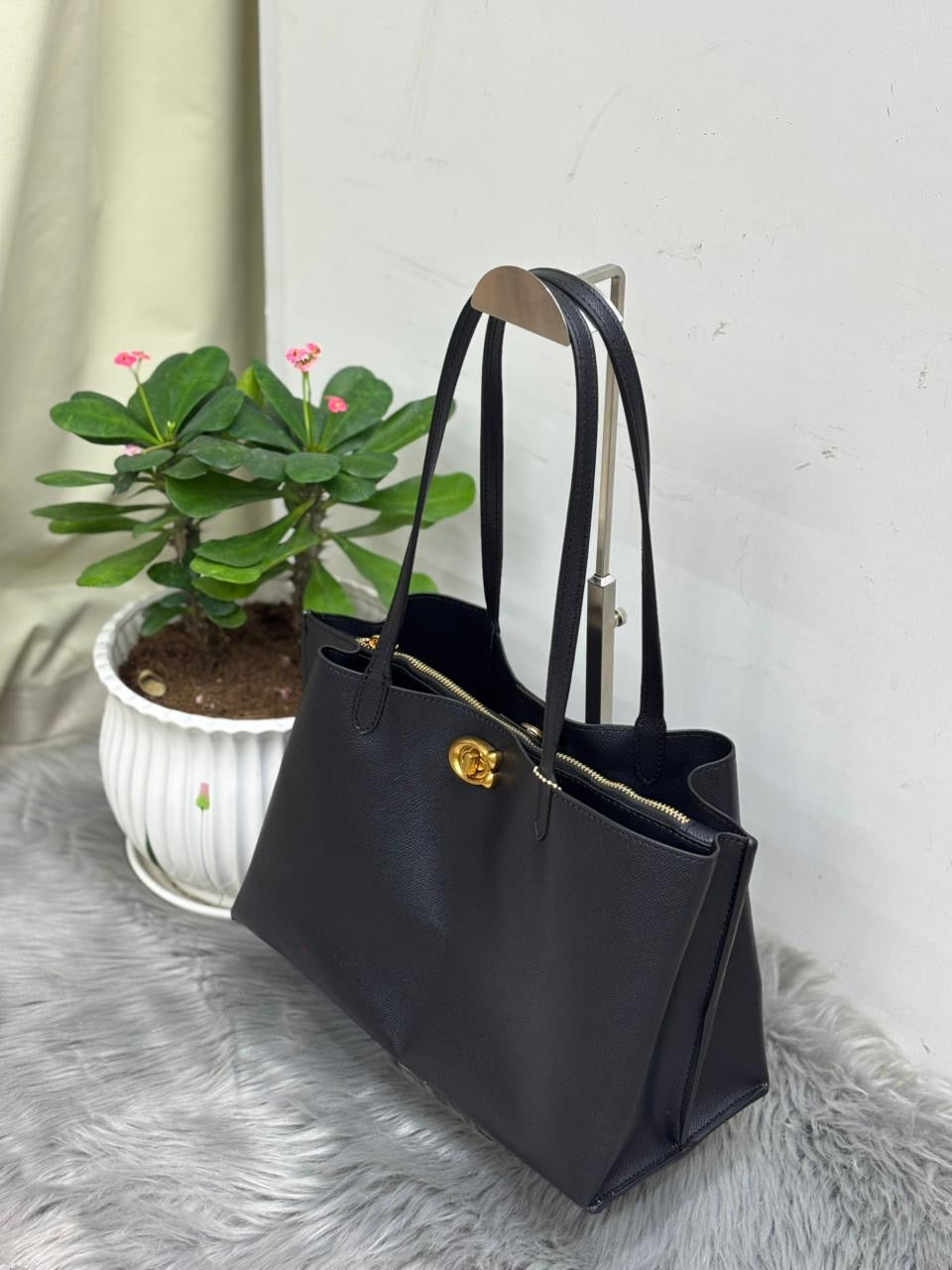 Coach Bag | Willow Tote Polished Pebble Black
