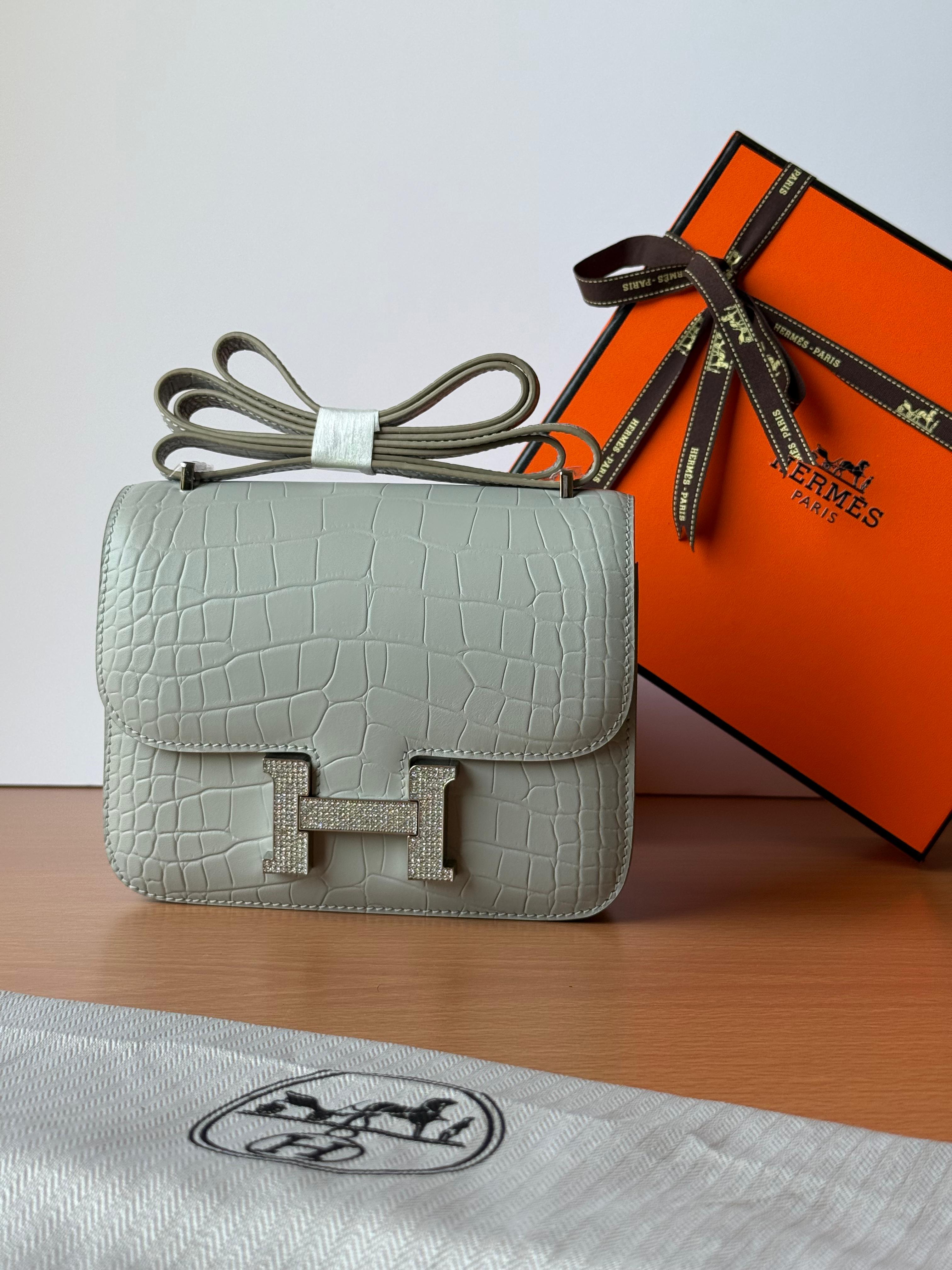 Hermès Bag | Constance 18 Gris Neve Matte