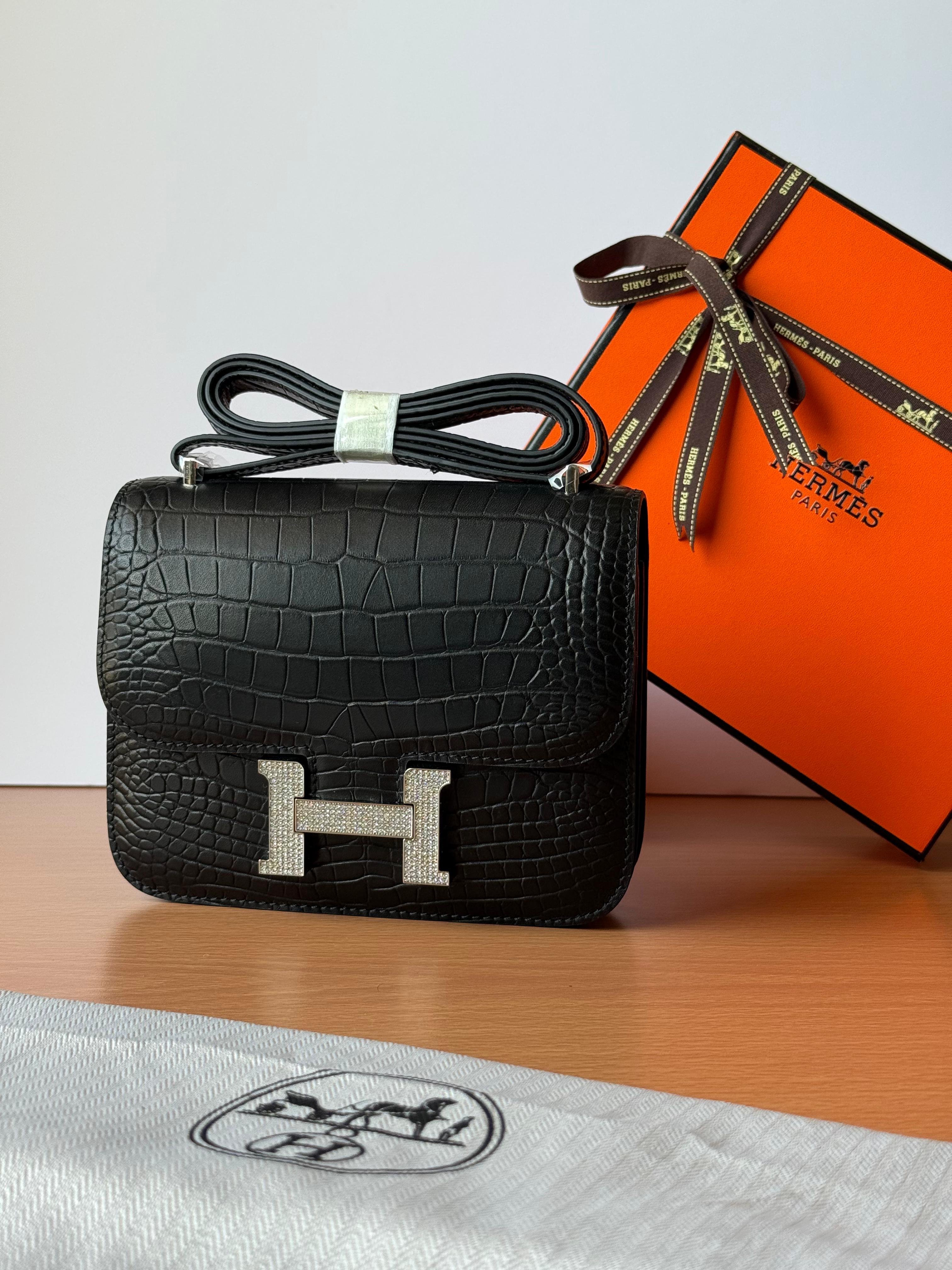 Hermès Bag | Constance 18 Matte Alligator Noir