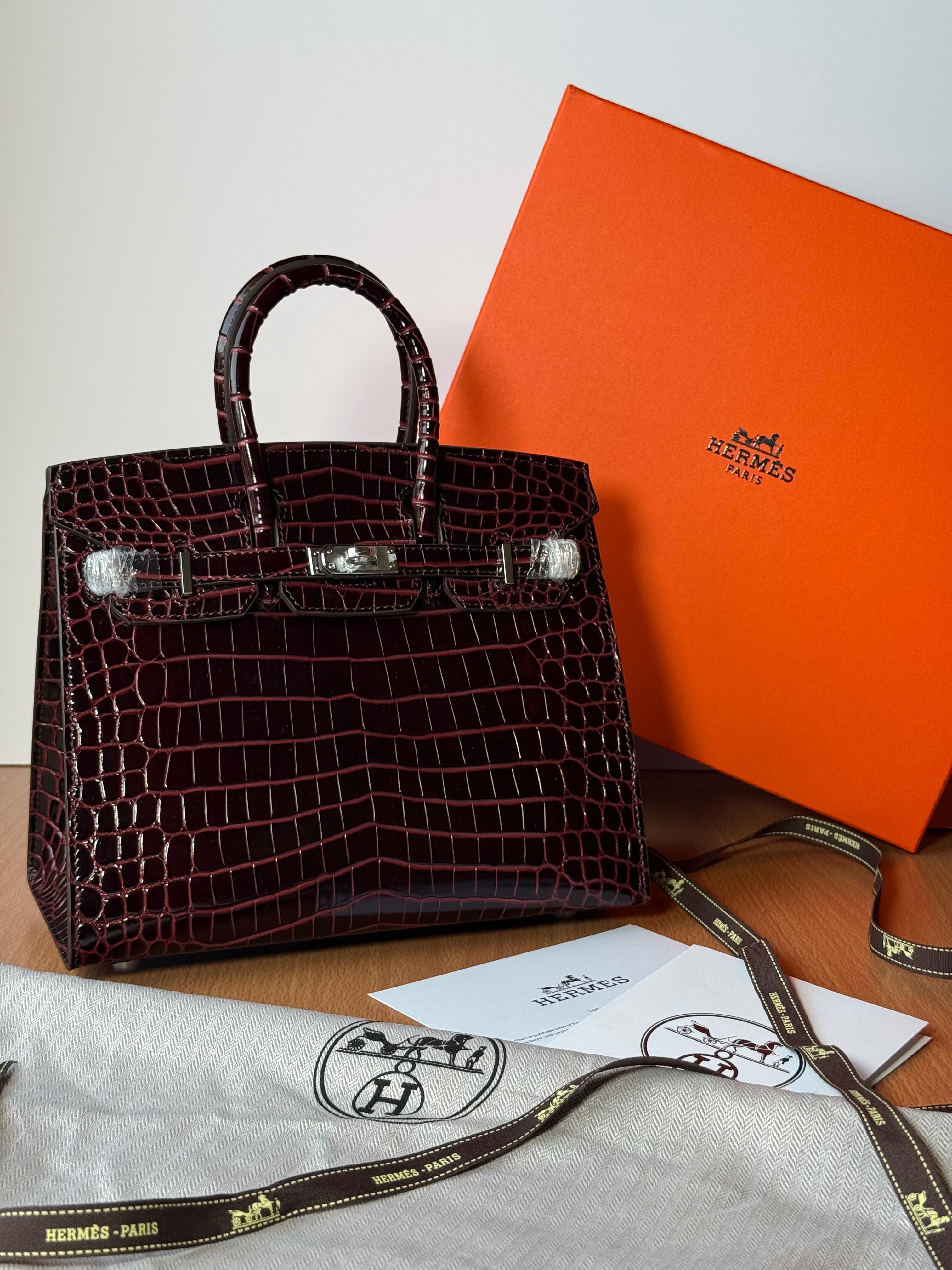 Hermès Bag | Birkin 35 Crocodile Bordeaux