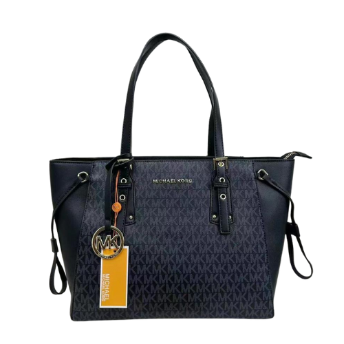 Michael Kors Bag | Signature Voyager Leather Black