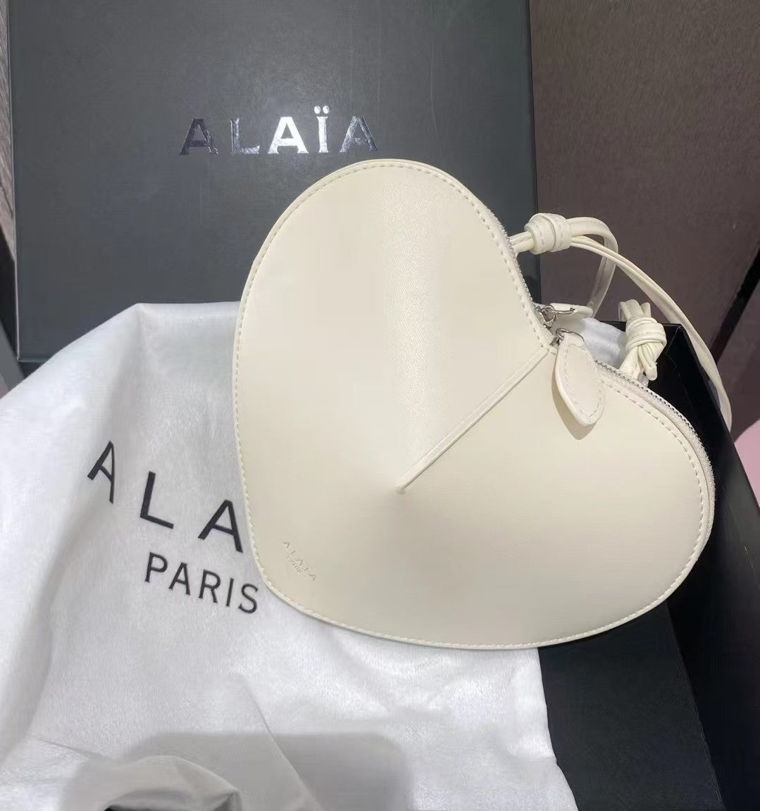 Alaïa Bag Le Cœur Bag Calfskin White