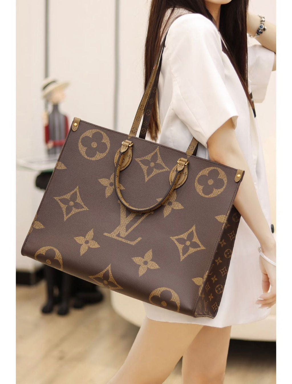 Louis Vuitton Bag | OnTheGo GM Monogram Reverse