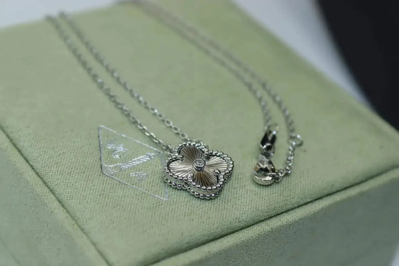Van Cleef & Arpels Jewelry | Guilloche Clover Pendant Necklace
